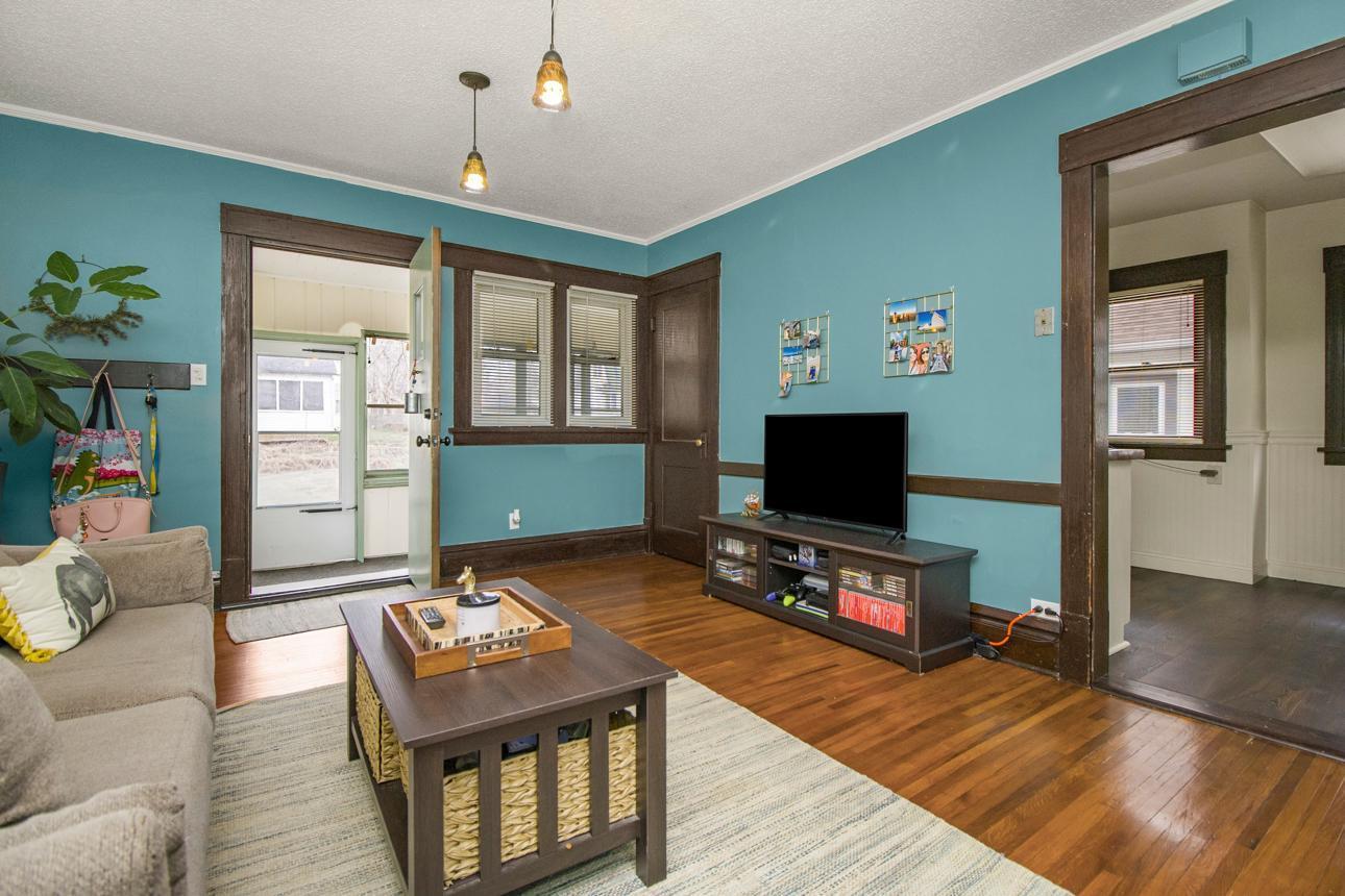 View of the nice size living room