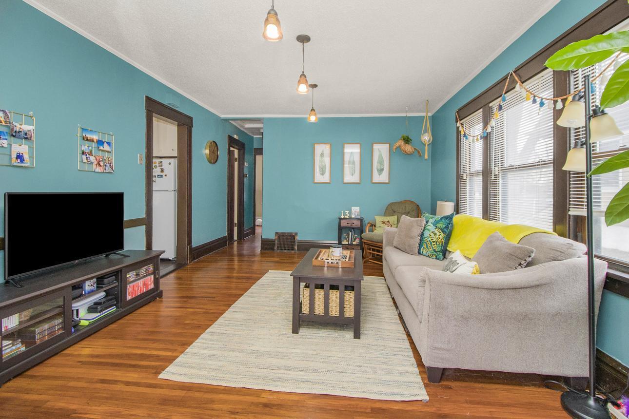 Lighting, hardwood floors and space are great!