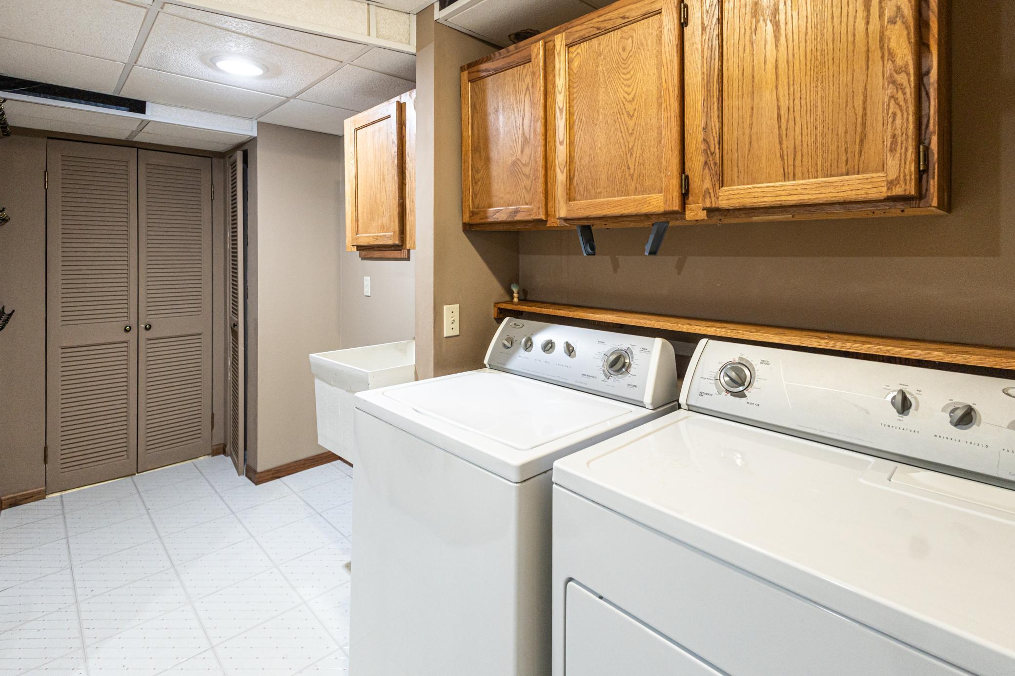 Includes washer dryer located on fourth level