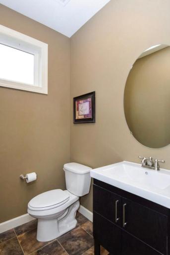 Upper level 1/2 bath