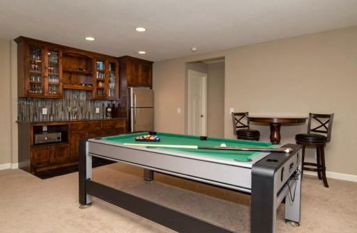 Wet bar - Walk out to the pool!