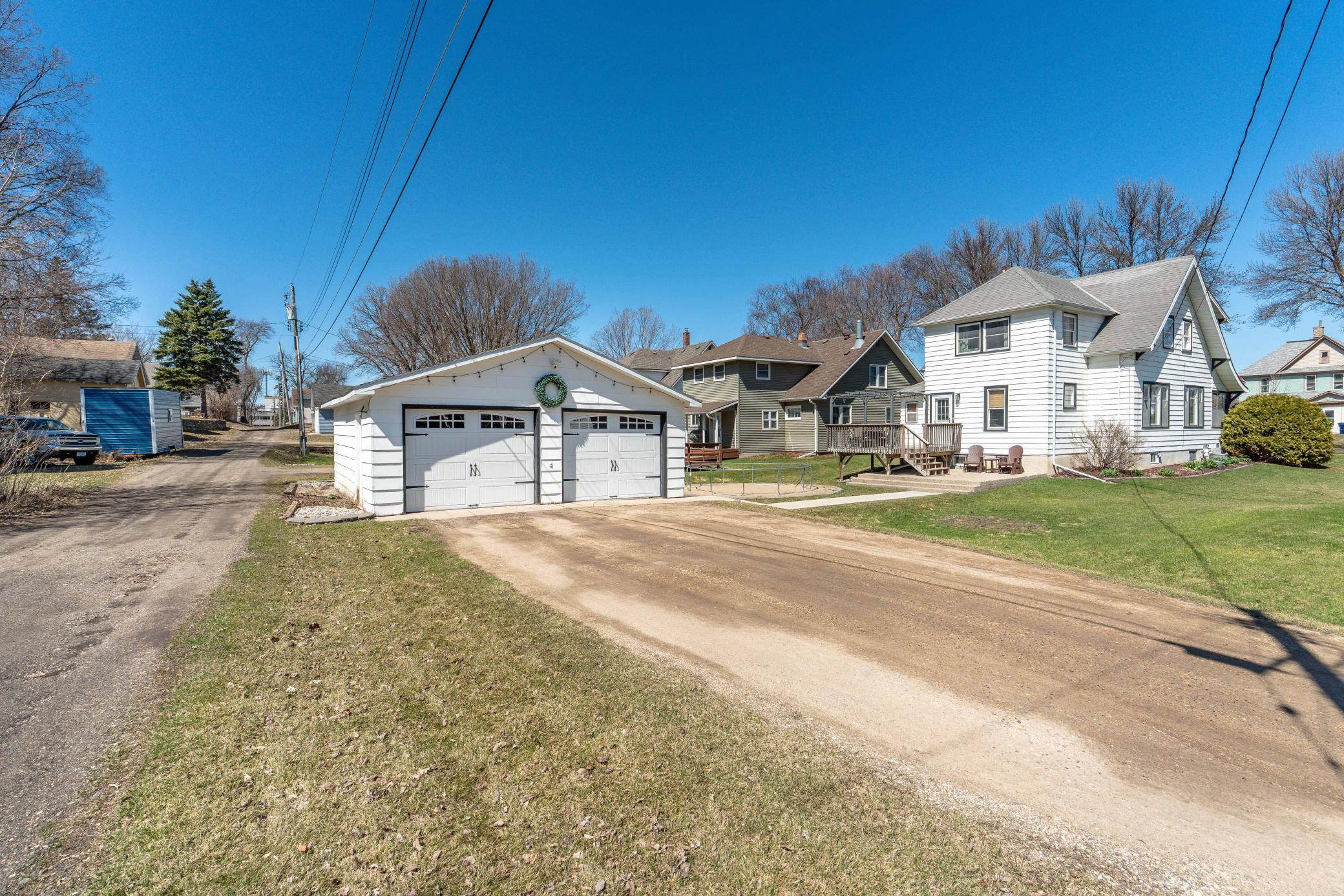 Detached garage