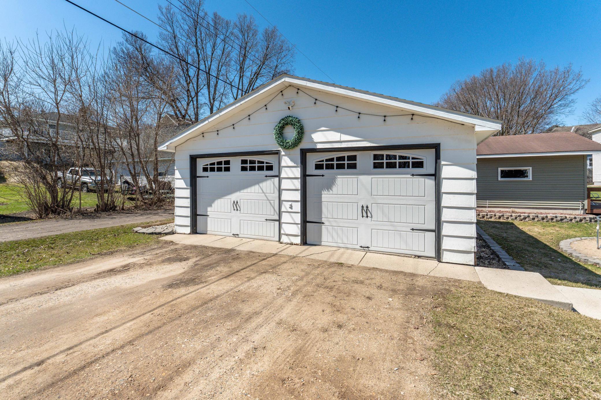 Detached garage