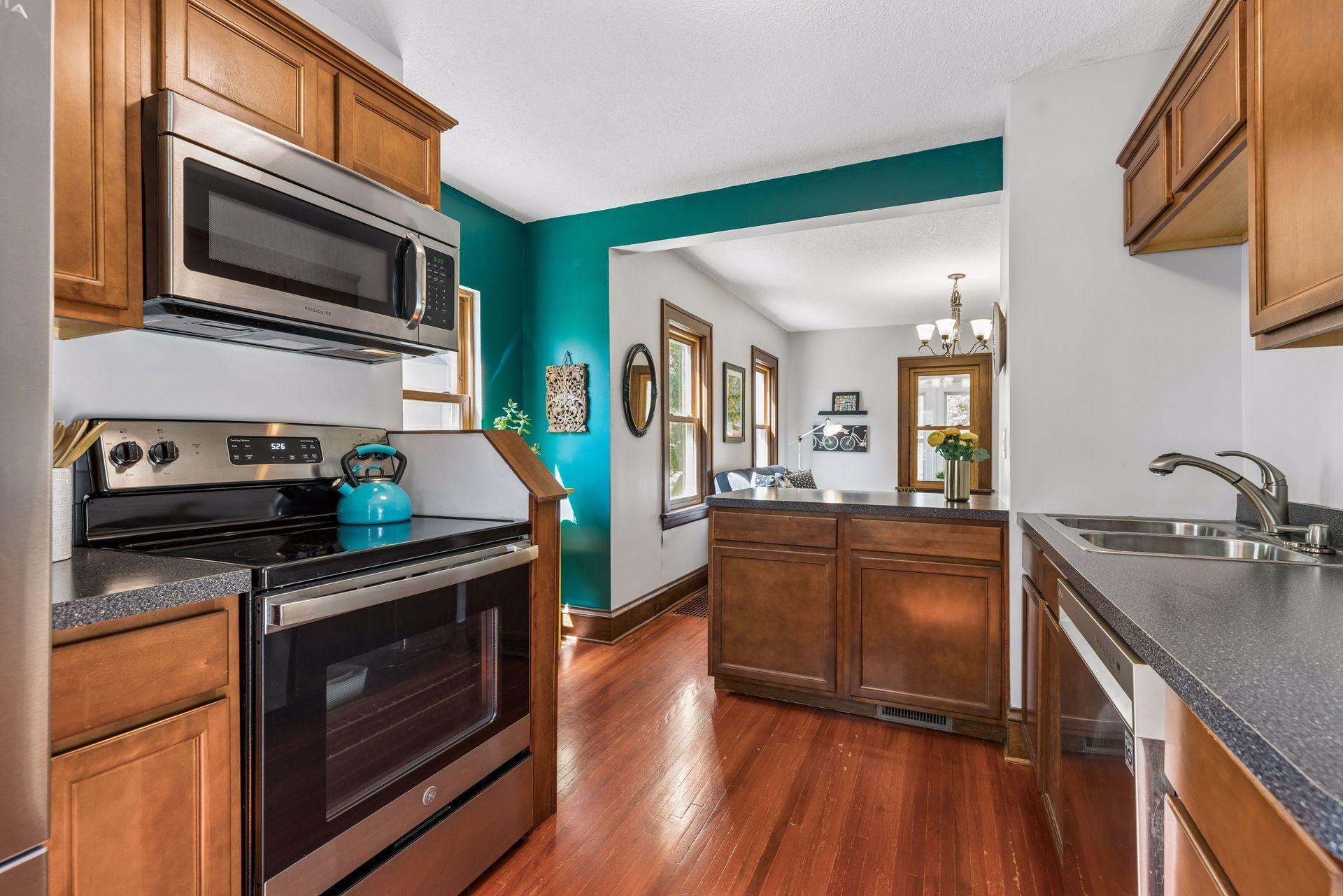 4547 14th Avenue South - The HoM Group - 0011.jpg