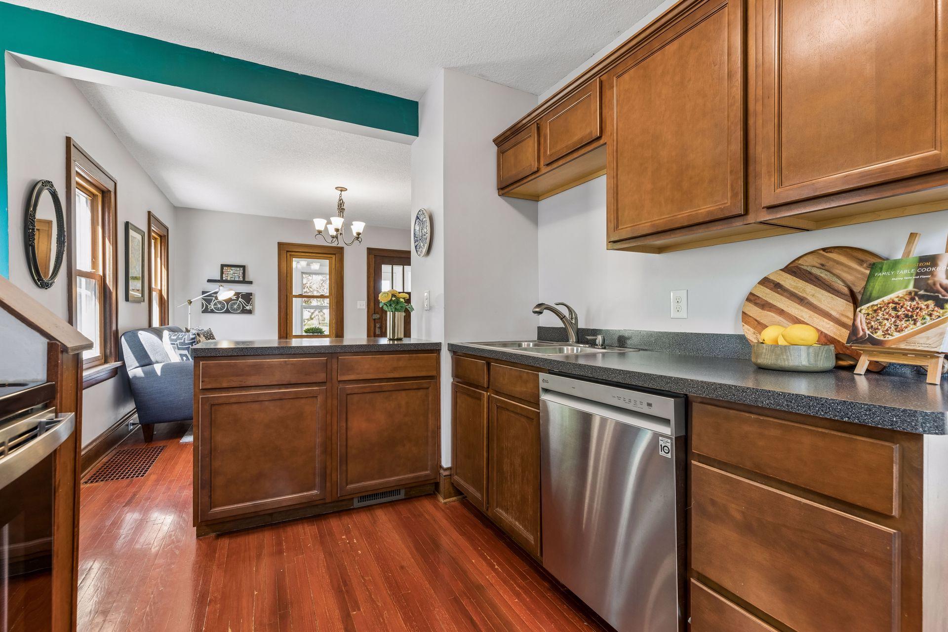 4547 14th Avenue South - The HoM Group - 0013.jpg