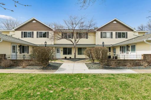 Welcome to 7666 13th Street in the Foxborough community of Oakdale.