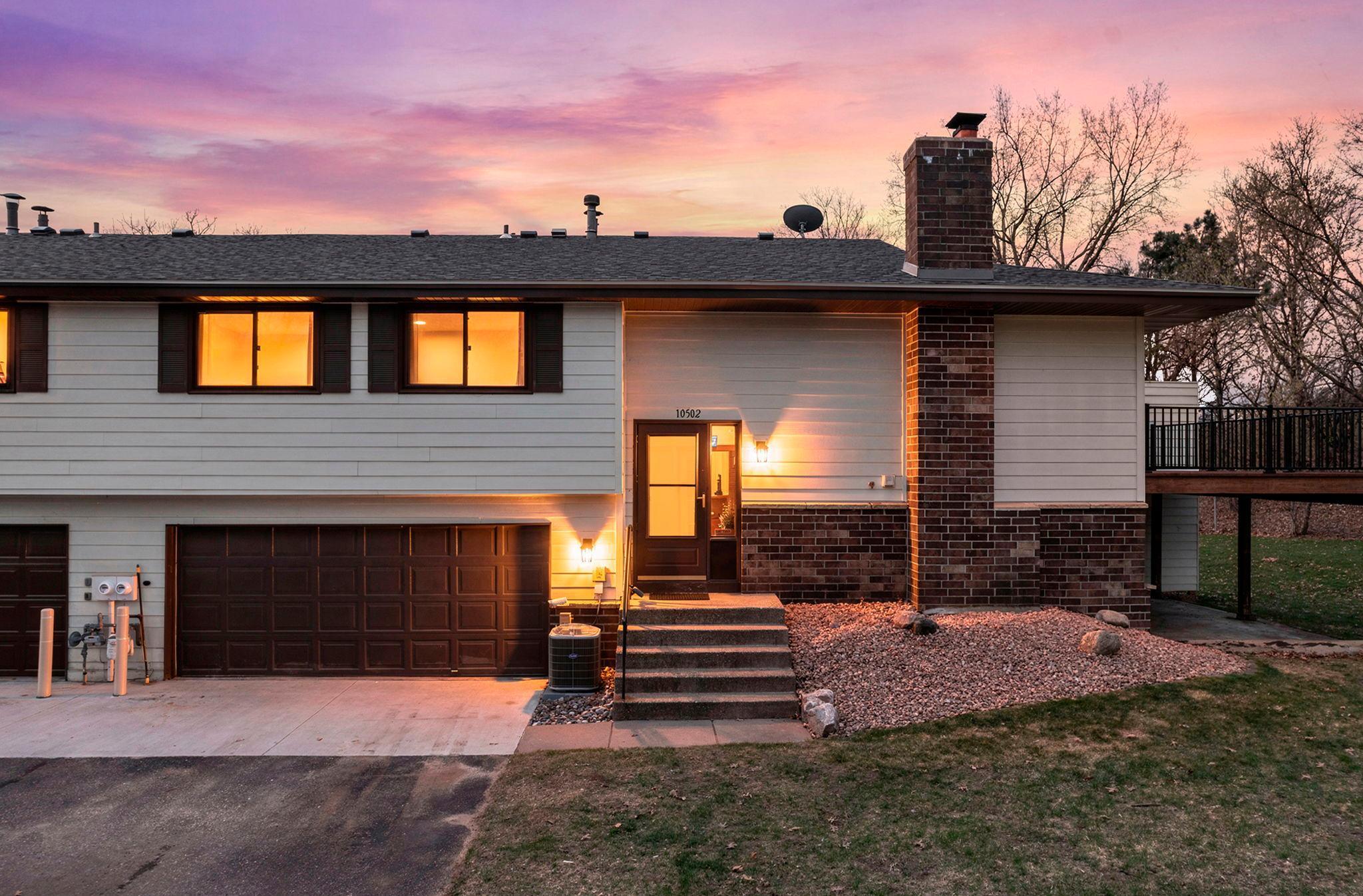 Beautiful end unit townhome in demand West Bloomington!