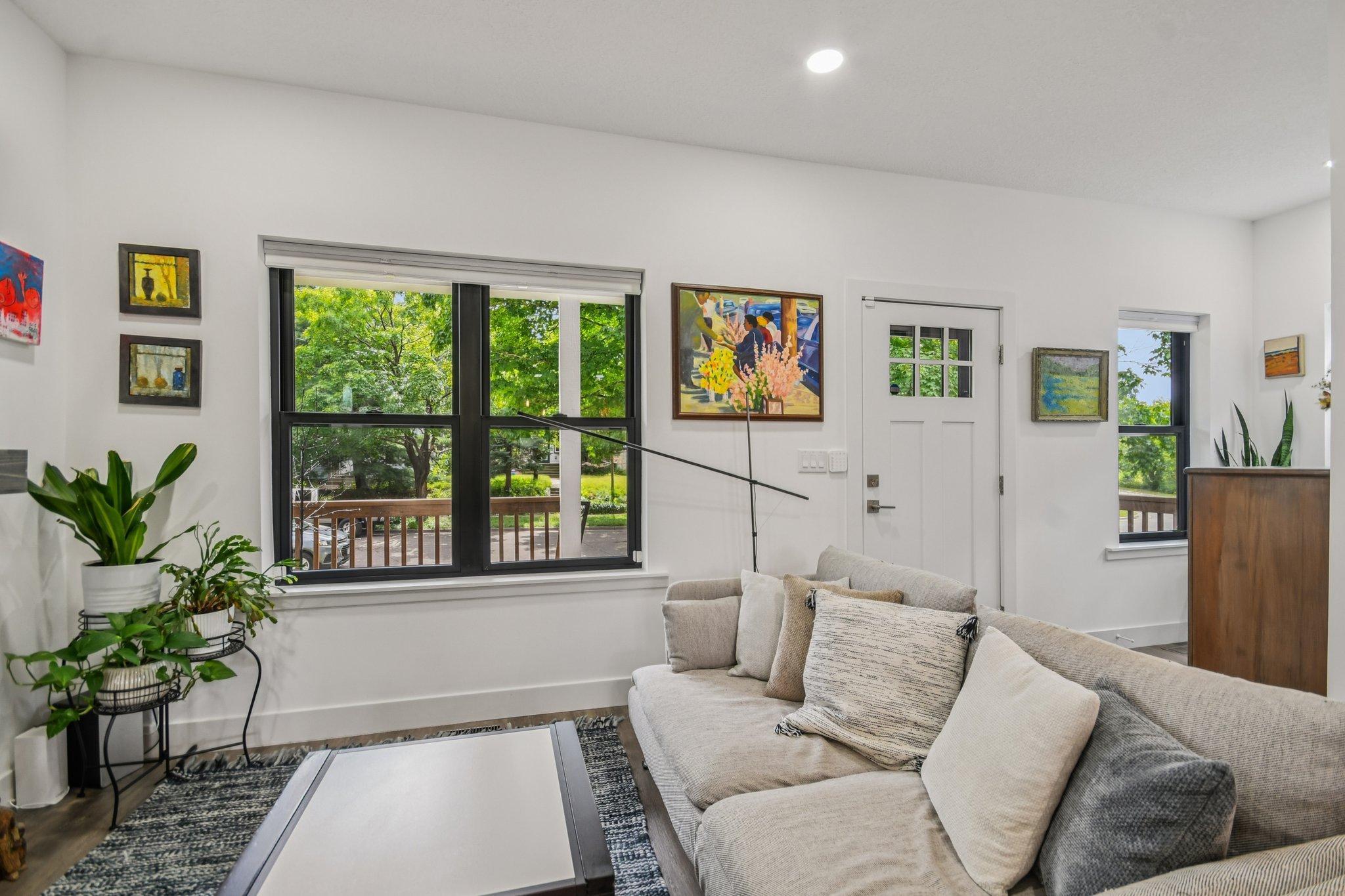 42-web-or-mls-Carroll Ave-S0409-042.jpg