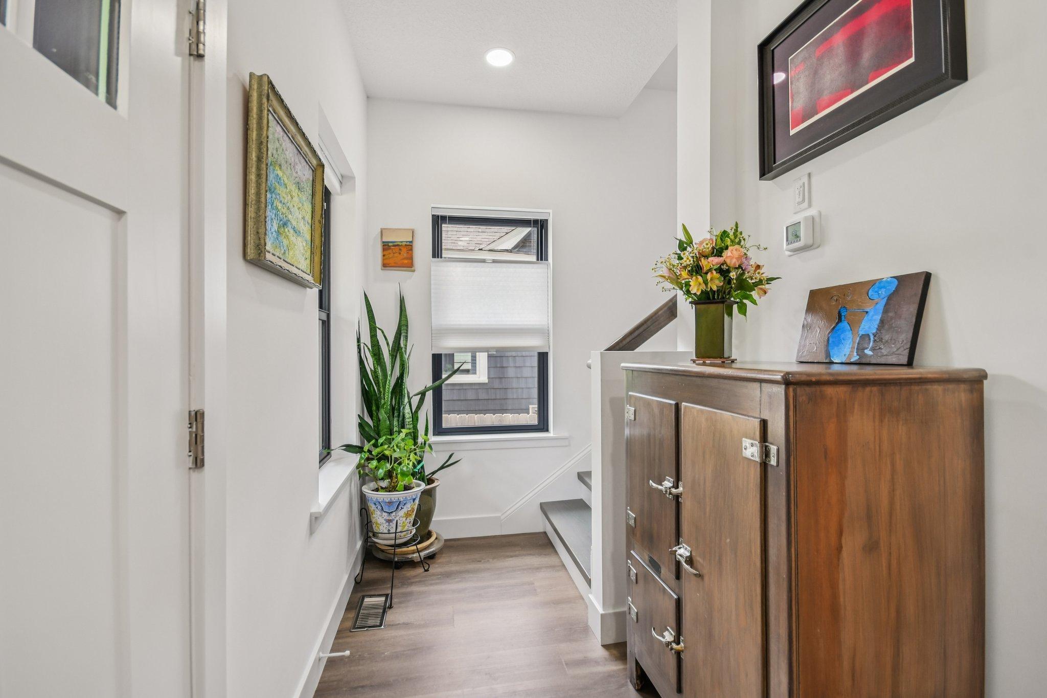 41-web-or-mls-Carroll Ave-S0409-041.jpg