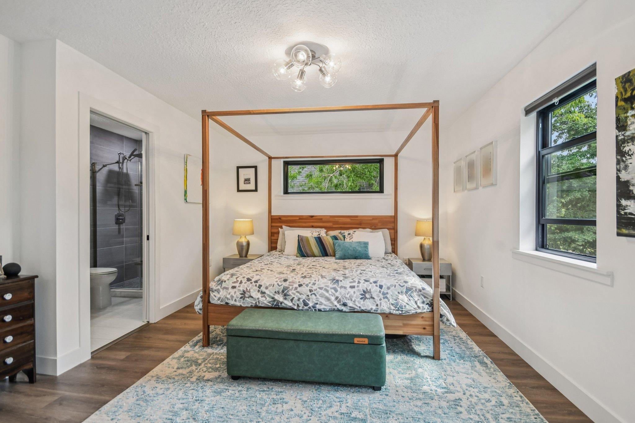 38-web-or-mls-Carroll Ave-S0409-038.jpg