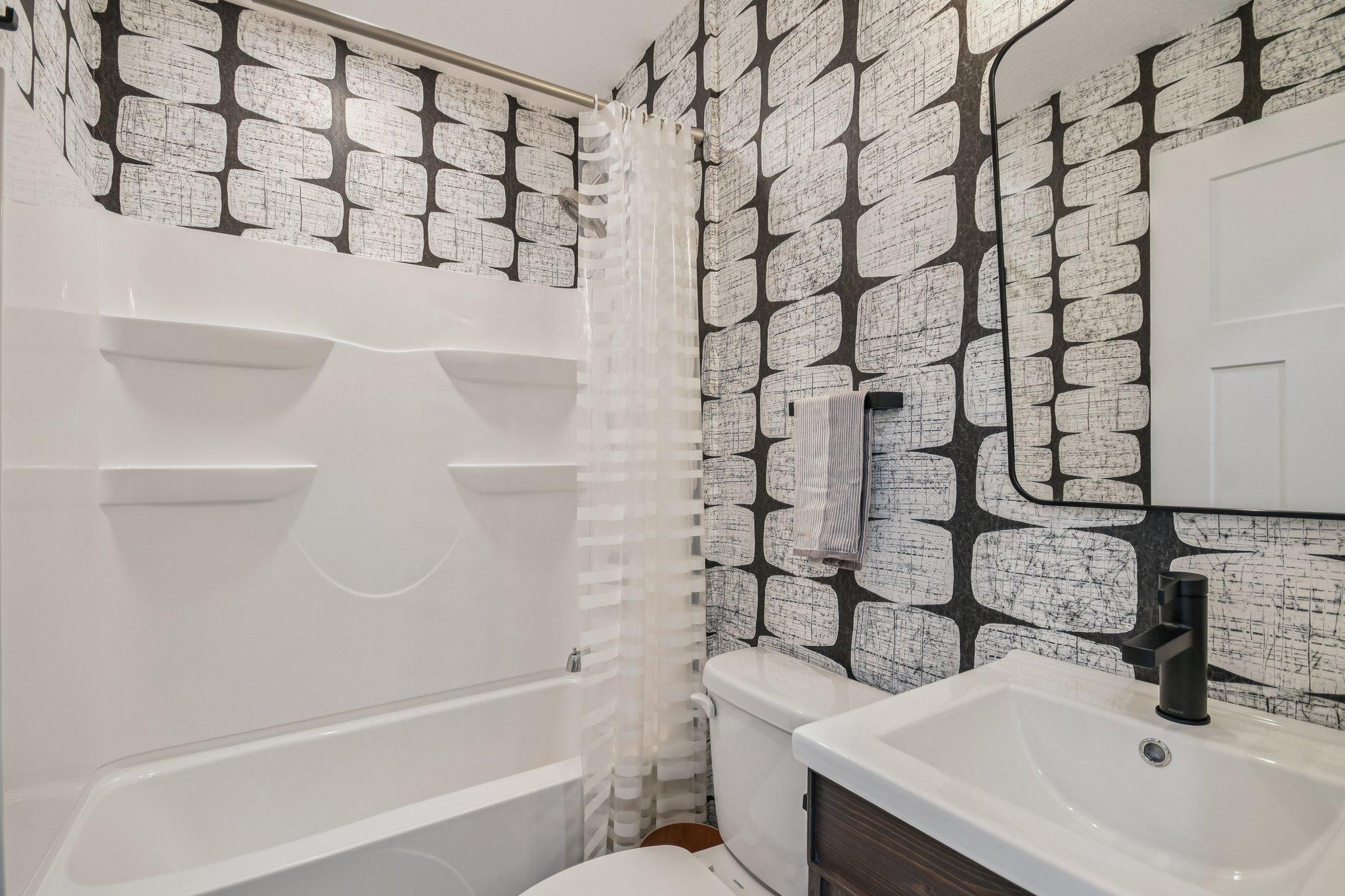 28-web-or-mls-Carroll Ave-S0409-028.jpg