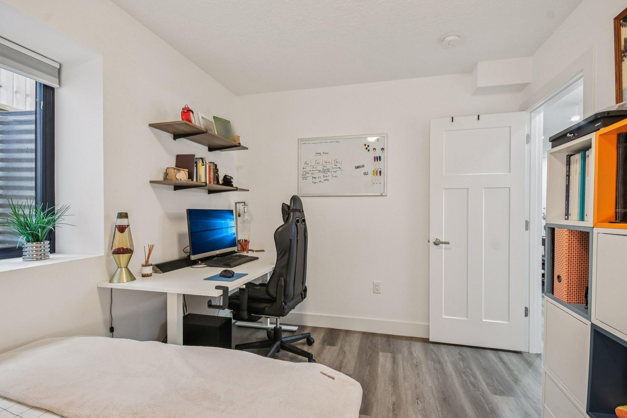 22-web-or-mls-Carroll Ave-S0409-022.jpg