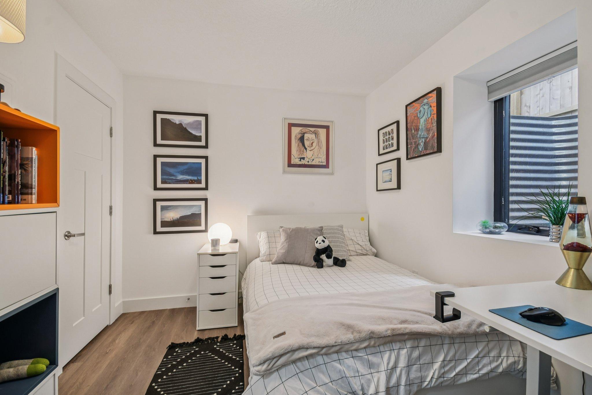 21-web-or-mls-Carroll Ave-S0409-021.jpg
