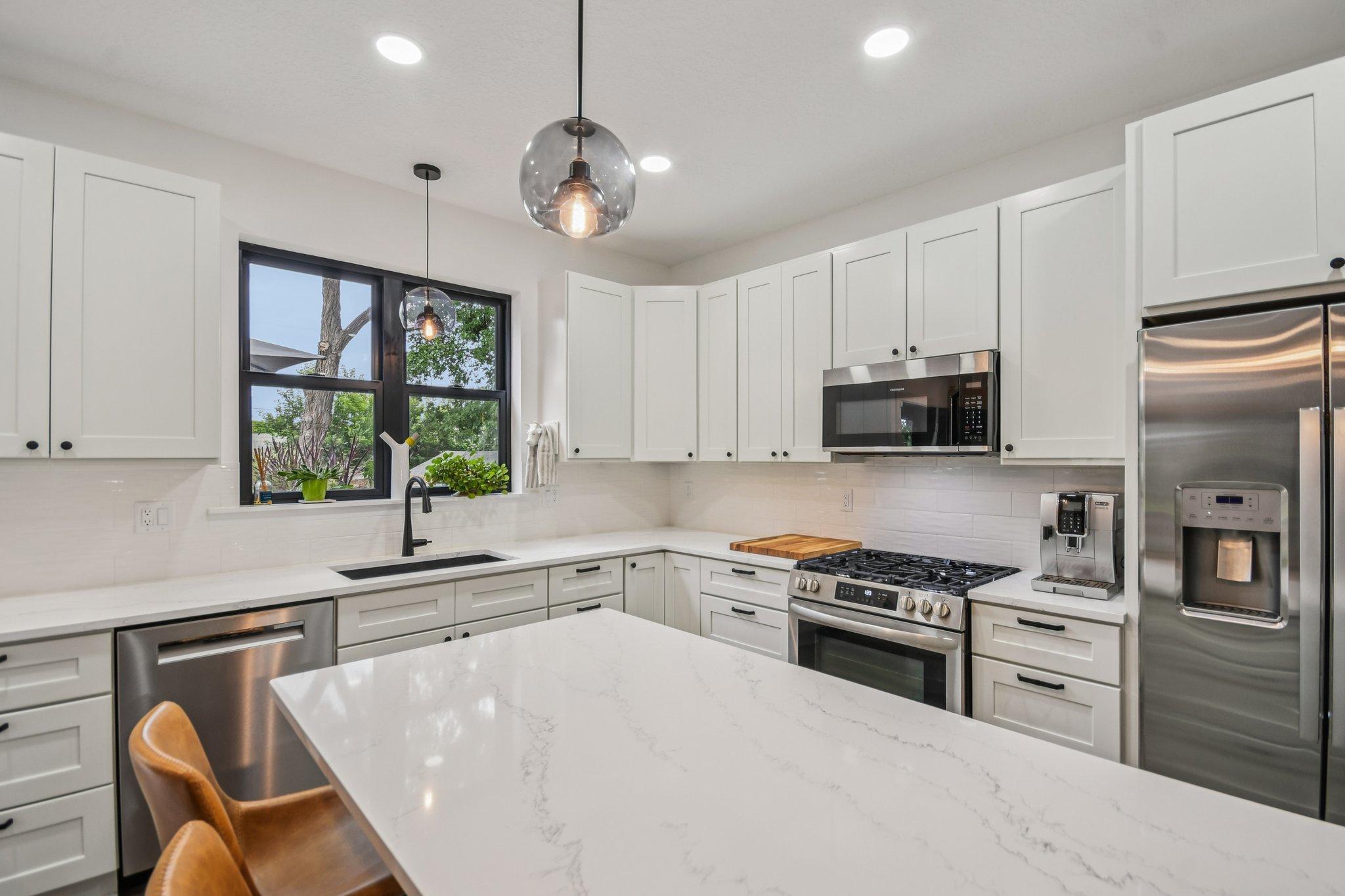 17-web-or-mls-Carroll Ave-S0409-017.jpg