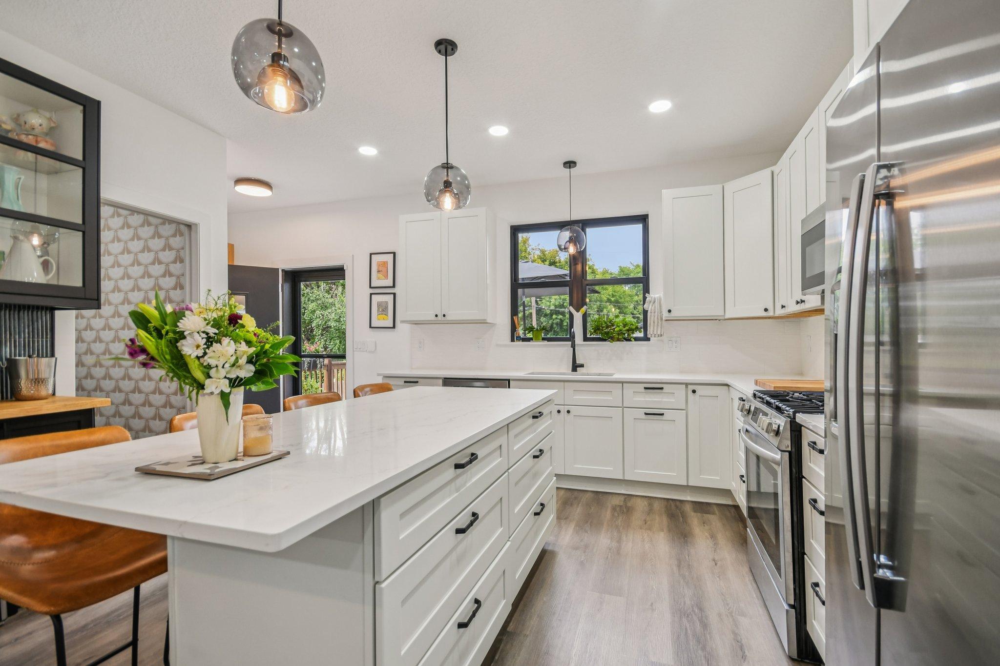 13-web-or-mls-Carroll Ave-S0409-013.jpg