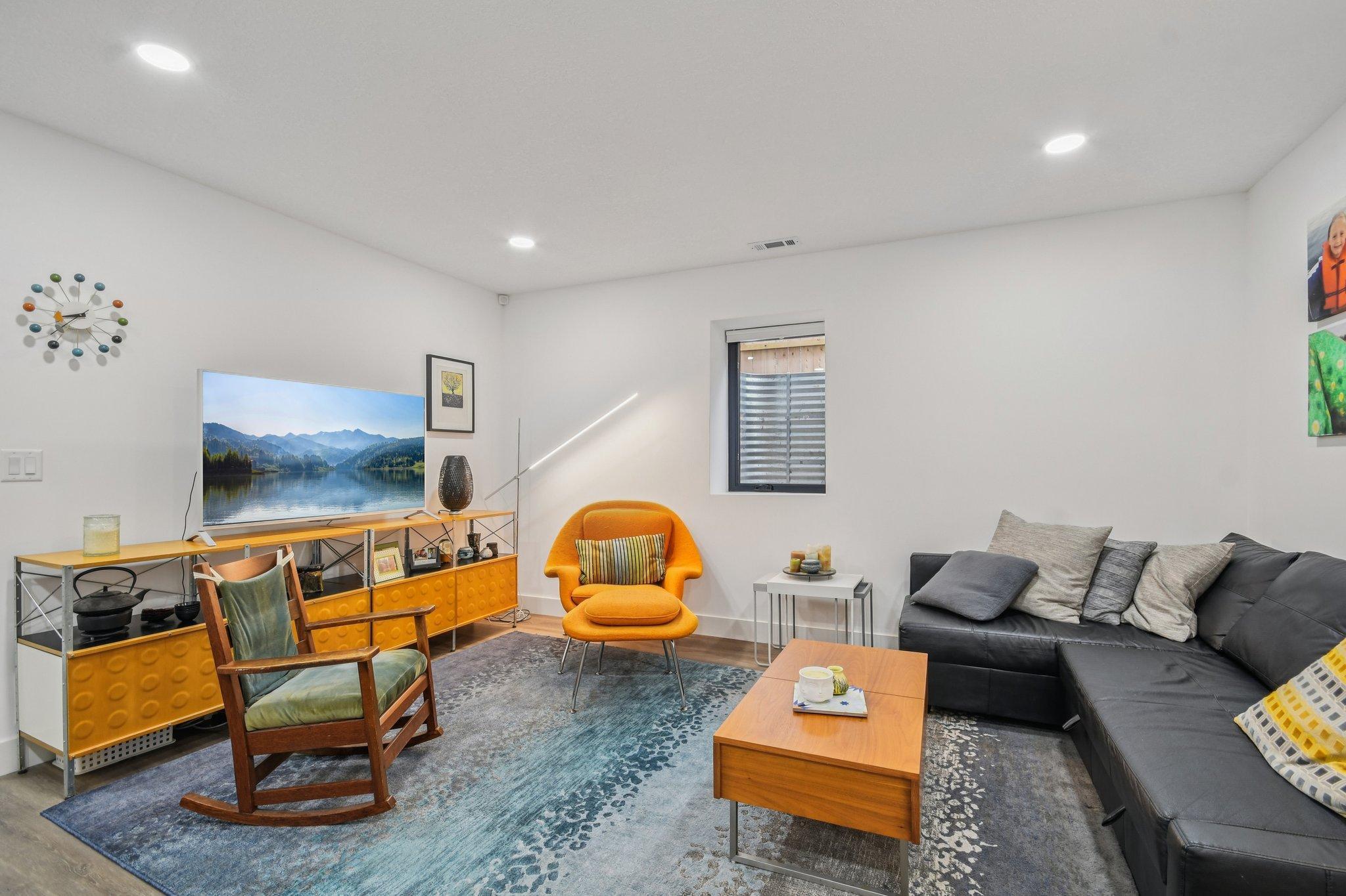 9-web-or-mls-Carroll Ave-S0409-009.jpg