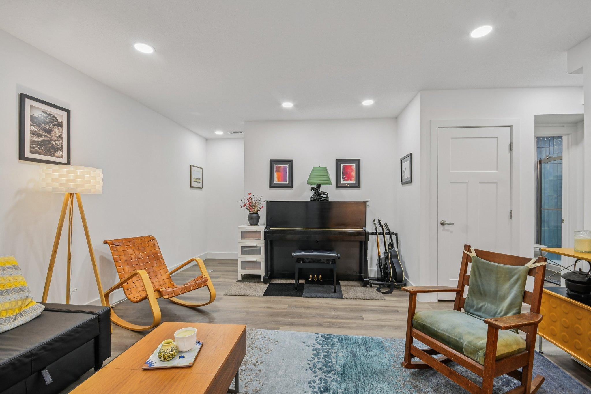 8-web-or-mls-Carroll Ave-S0409-008.jpg