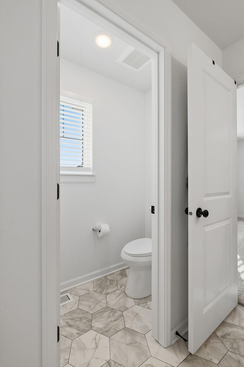 Private toilet space