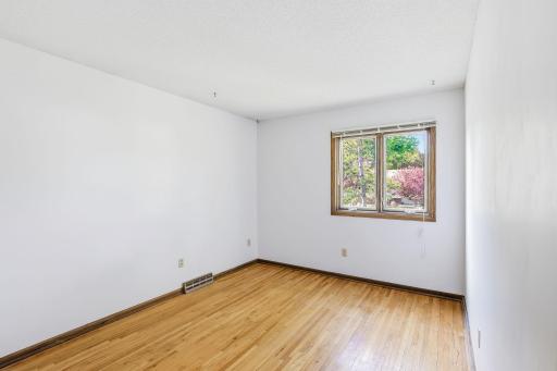 2750 17th Street NW, Saint Paul, MN 55112