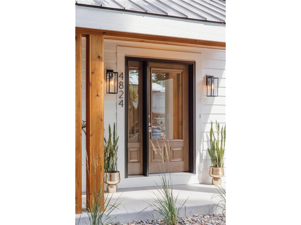 4824 front door detail