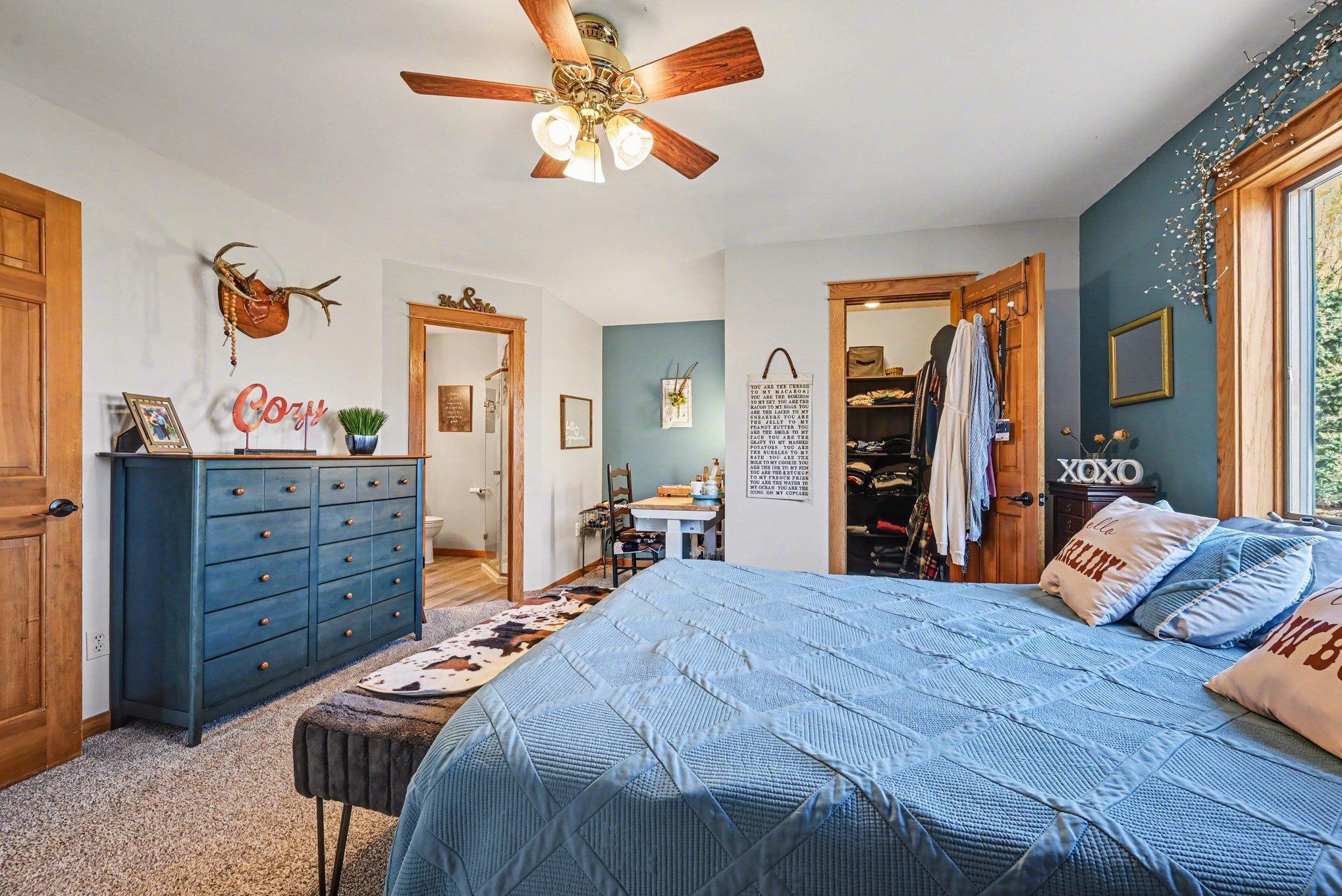 Primary connects to ensuite private bathroom and walk-in closet