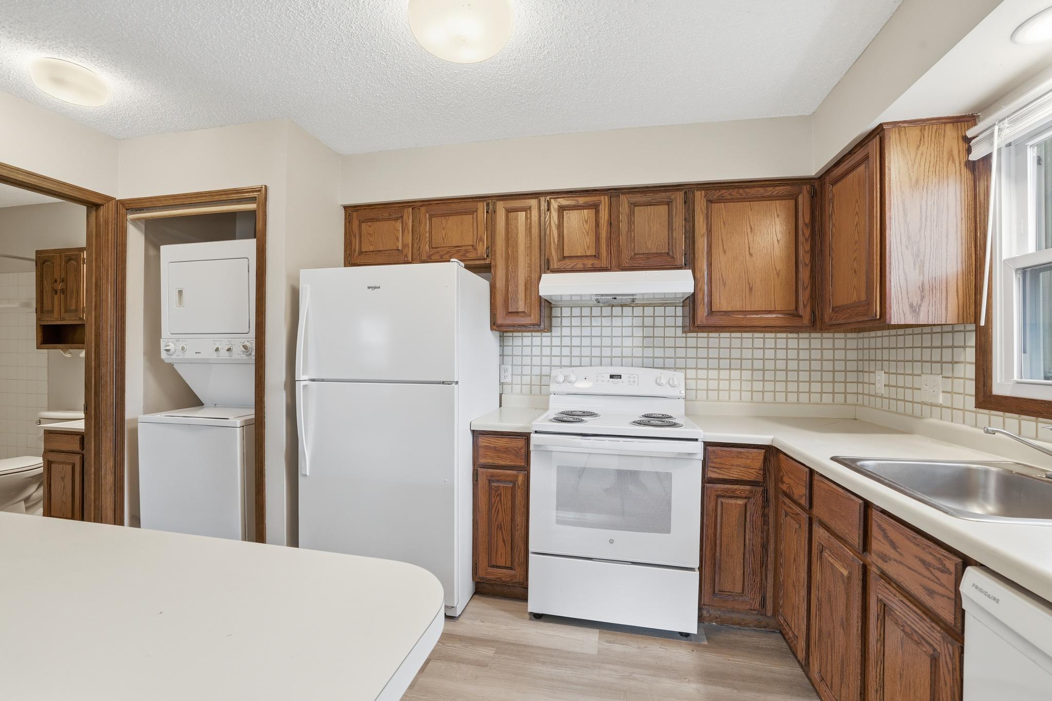 New Stove, Range Hood and Fridge