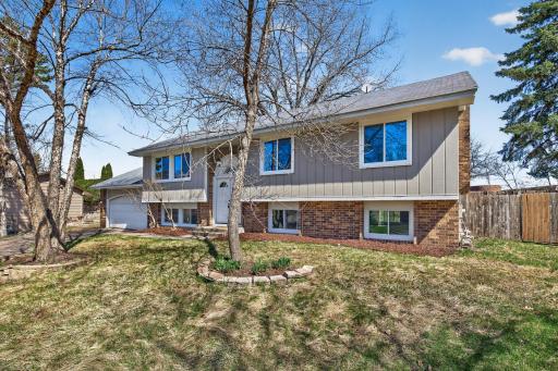 116 Knoll Circle E, Burnsville, MN 55337