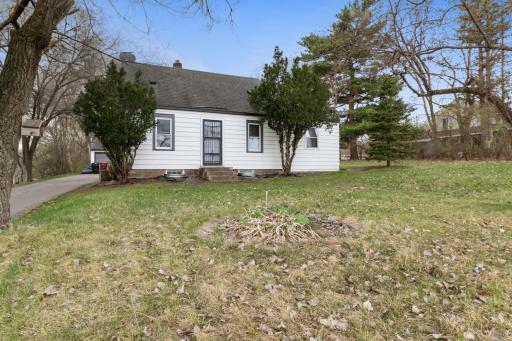 1612 County Road C E, Maplewood, MN 55109