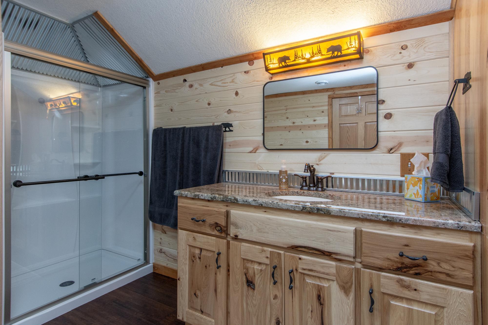 Upper bath with granite counters