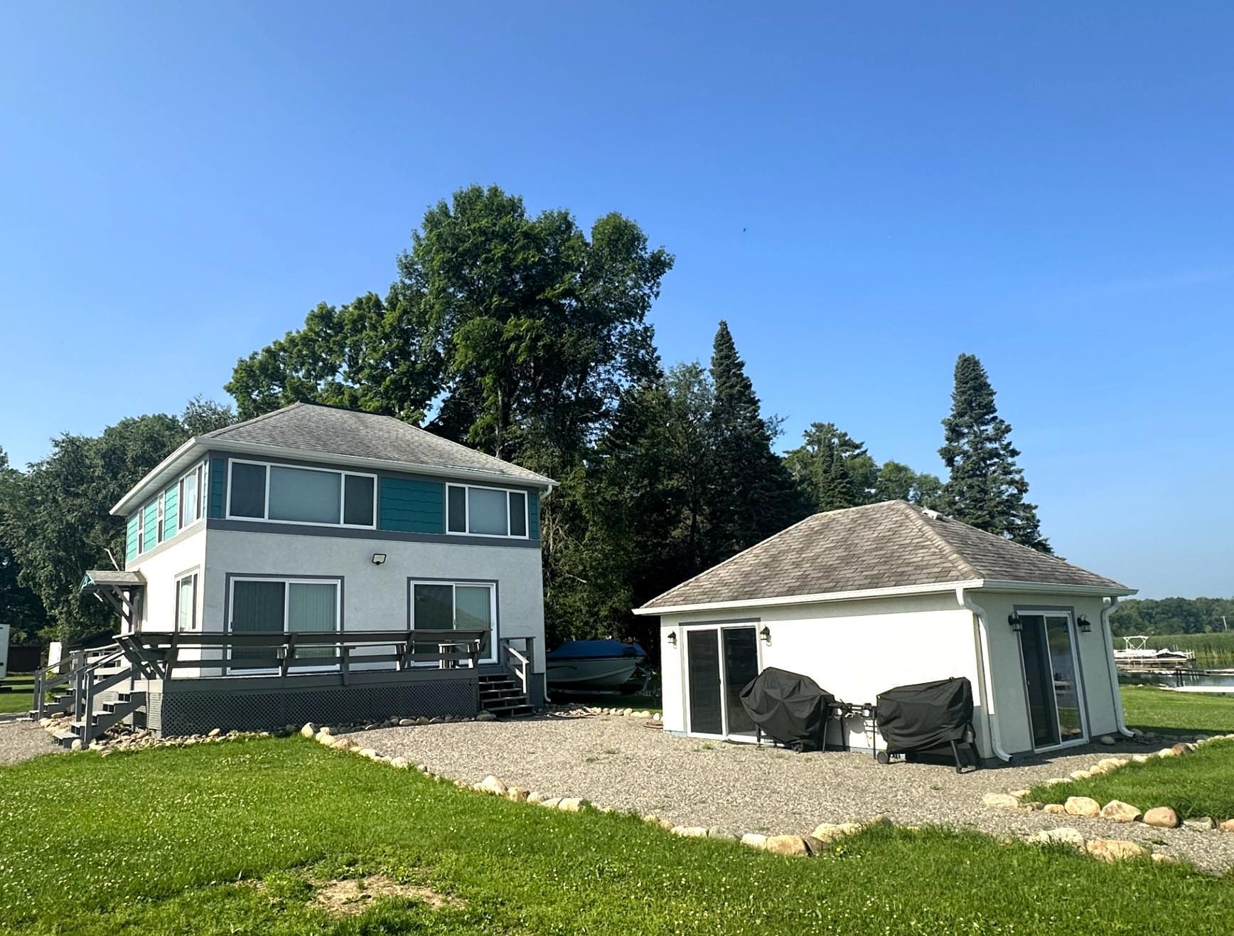 Short walk to entertainment bldg