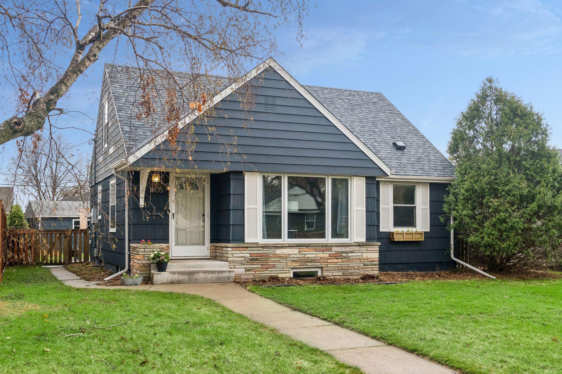 Explore the miles of walking and biking paths around Lake Nokomis. Don’t miss your chance to live near one of Minneapolis' coveted lakes. Explore Lake Nokomis’ walking paths, beaches, playgrounds, and a dog park all within a mile.