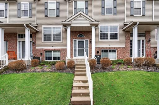 900 Ledgestone Drive, Saint Paul, MN 55115