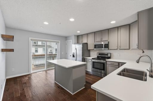 900 Ledgestone Drive, Saint Paul, MN 55115