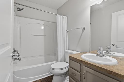 900 Ledgestone Drive, Saint Paul, MN 55115