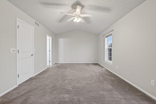 900 Ledgestone Drive, Saint Paul, MN 55115
