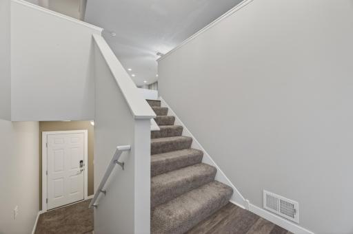 900 Ledgestone Drive, Saint Paul, MN 55115