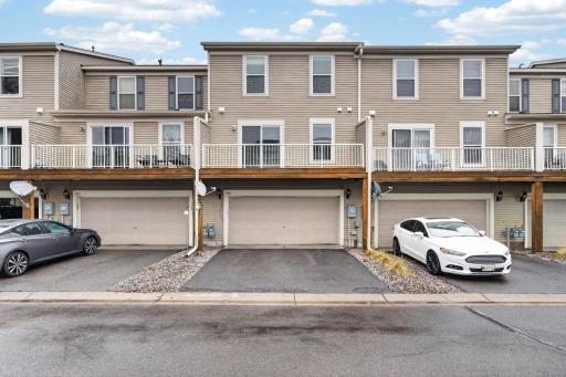 900 Ledgestone Drive, Saint Paul, MN 55115