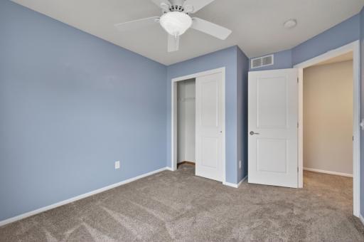 900 Ledgestone Drive, Saint Paul, MN 55115