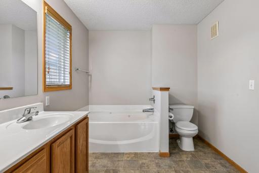 3200 Juniper Circle, D, Woodbury, MN 55125