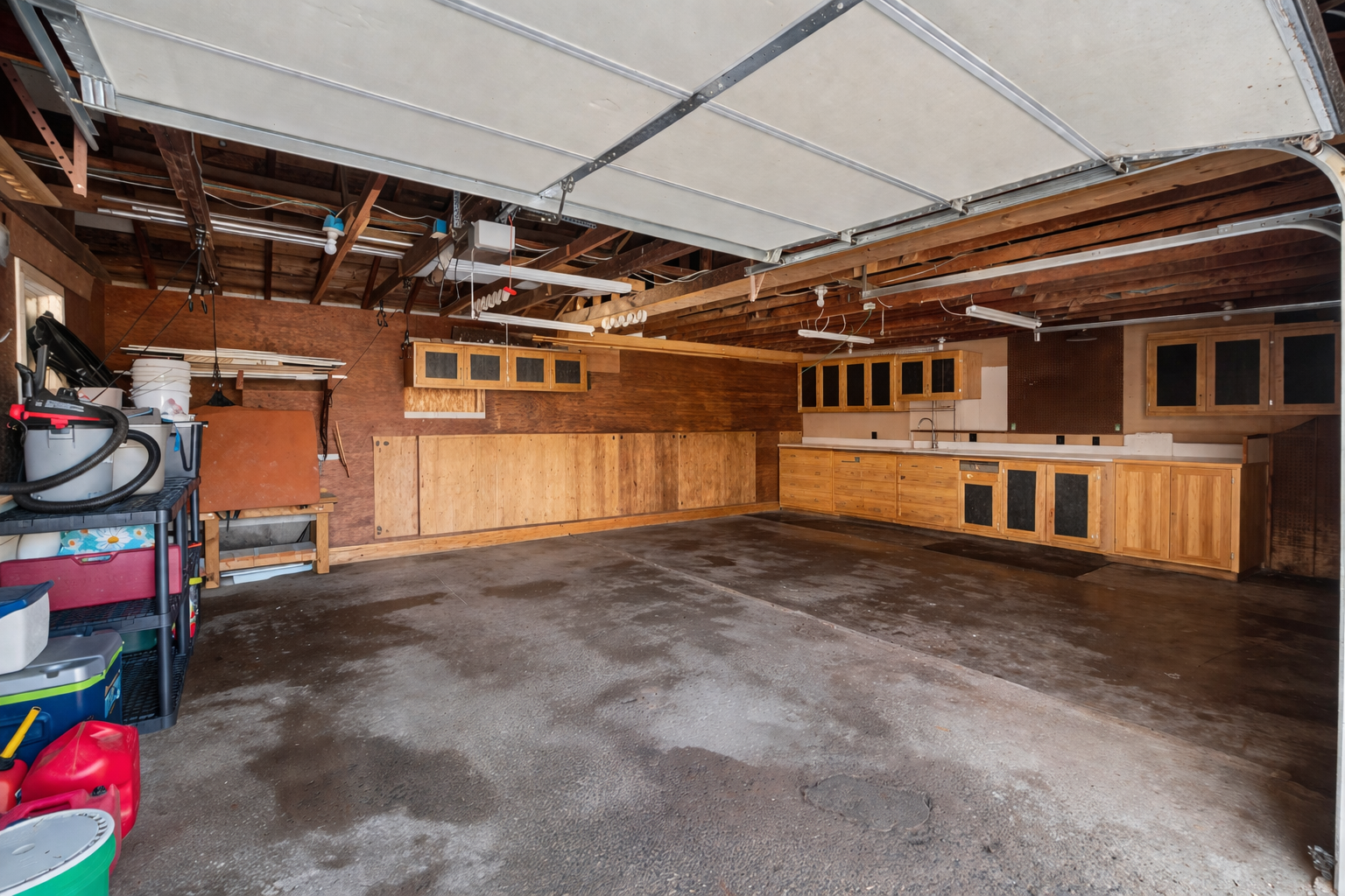 garage virtually staged