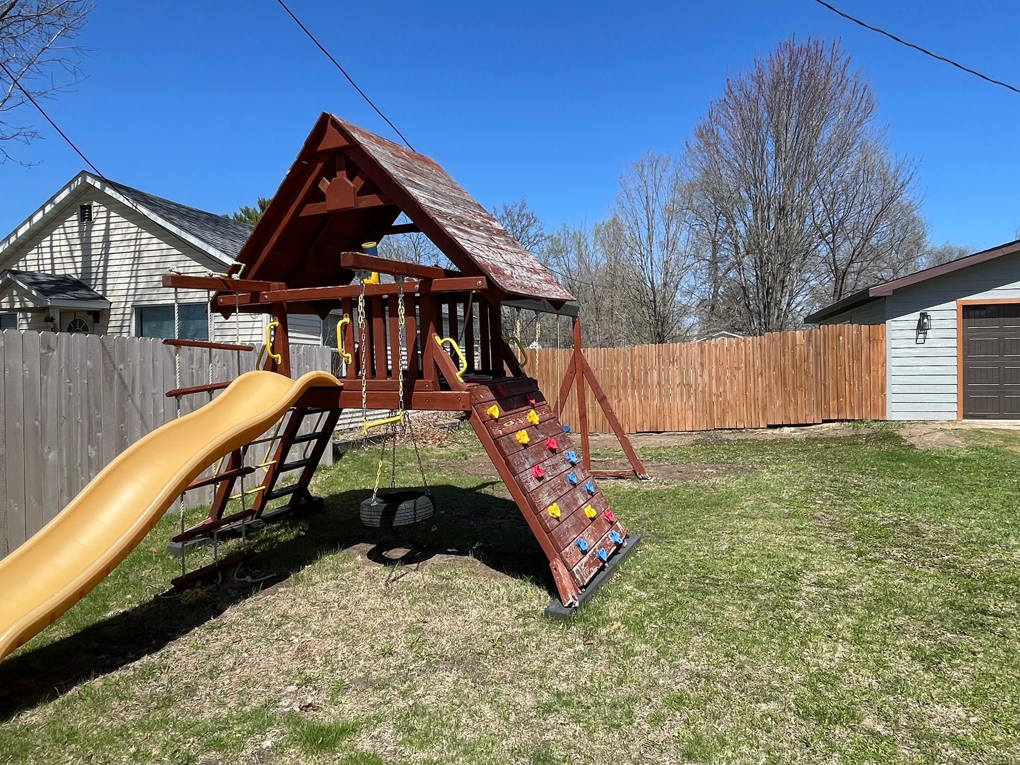 Play set is included in the sale unless buyers would like it to be removed.