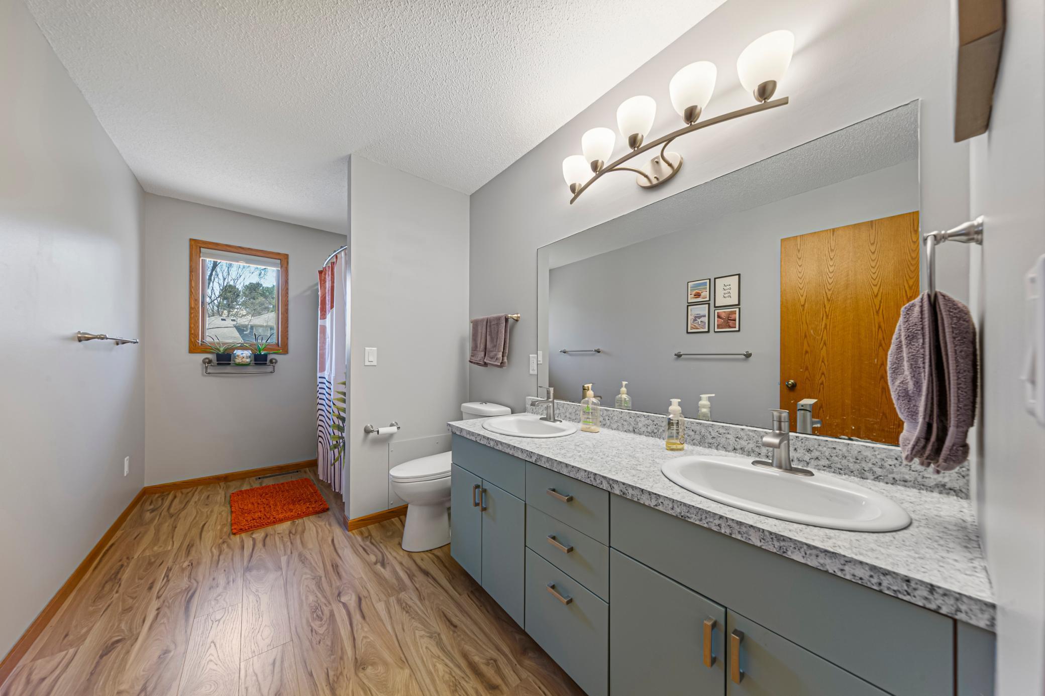 Upper Level Full Bathroom/Updated/Newer Flooring/Double Vanity.jpg