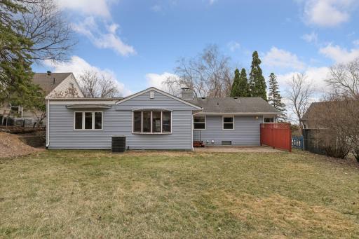 1947 Yorkshire Court, Saint Paul, MN 55116