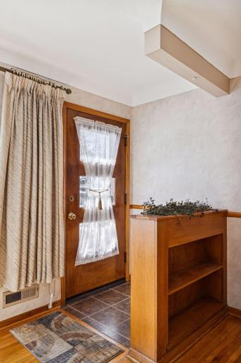 1947 Yorkshire Court, Saint Paul, MN 55116