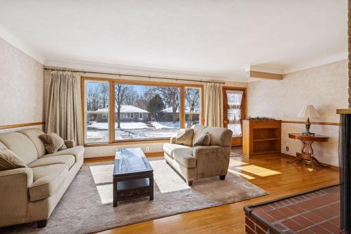 1947 Yorkshire Court, Saint Paul, MN 55116