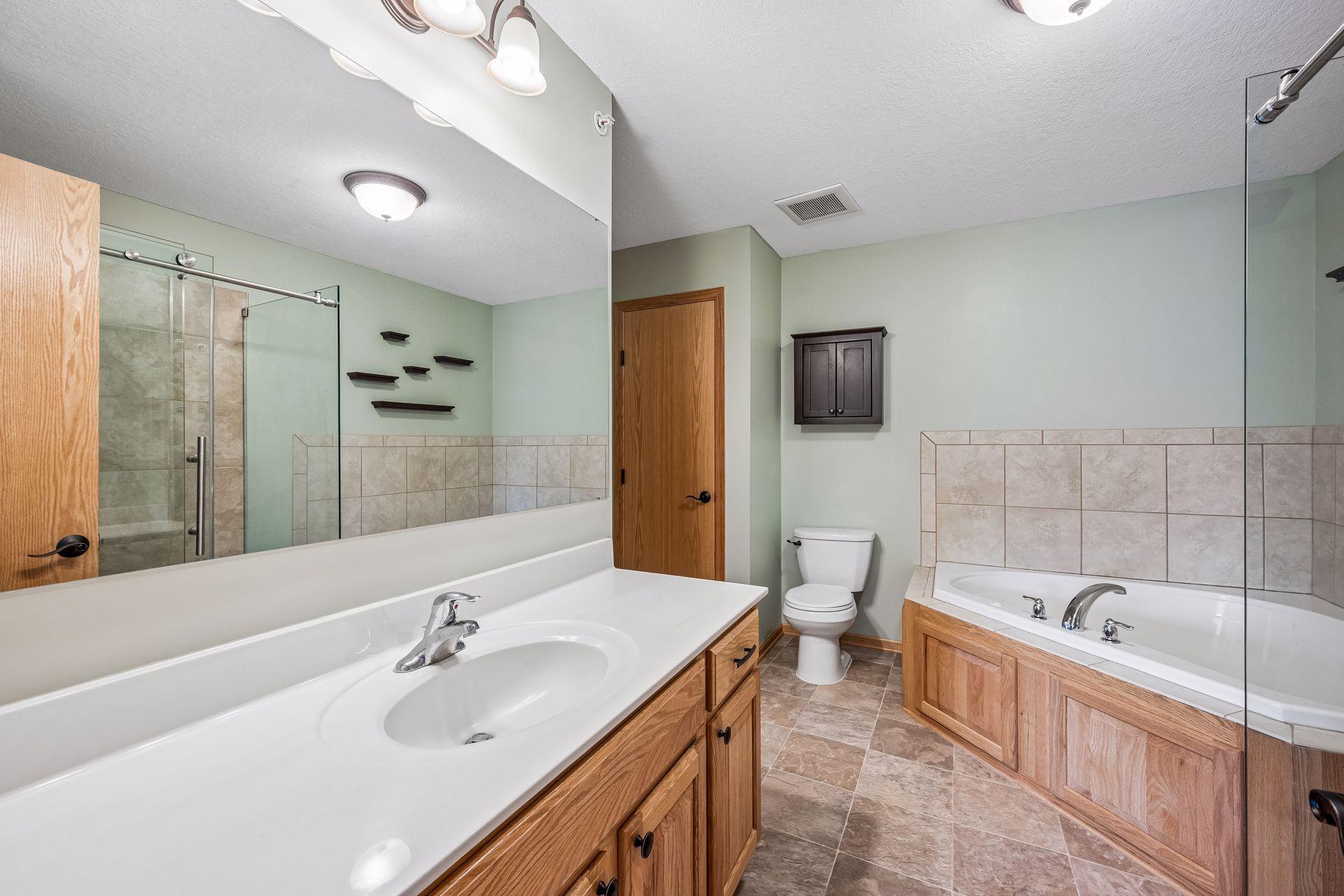 Upper Level - Full Bath