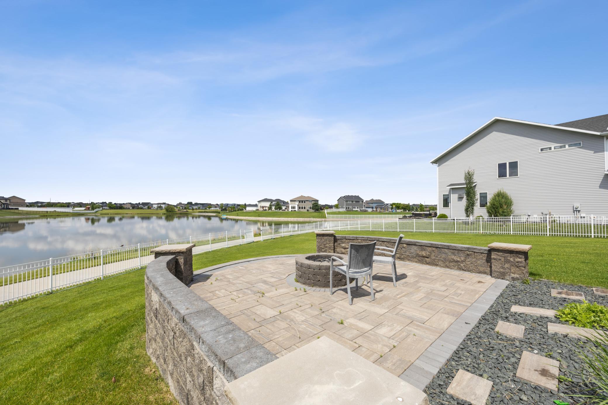 Patio w/ Gas Firepit