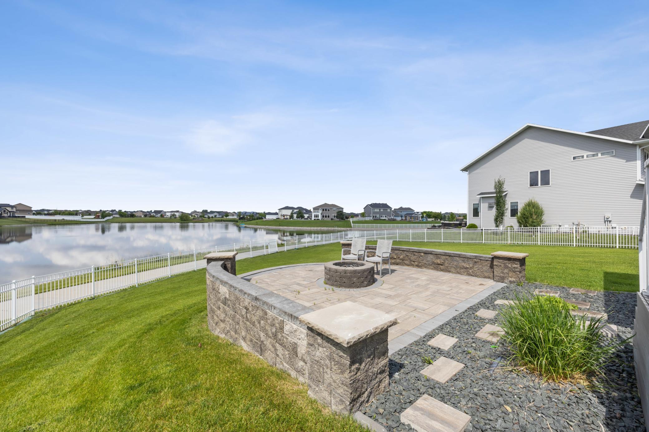 Patio w/ Gas Firepit