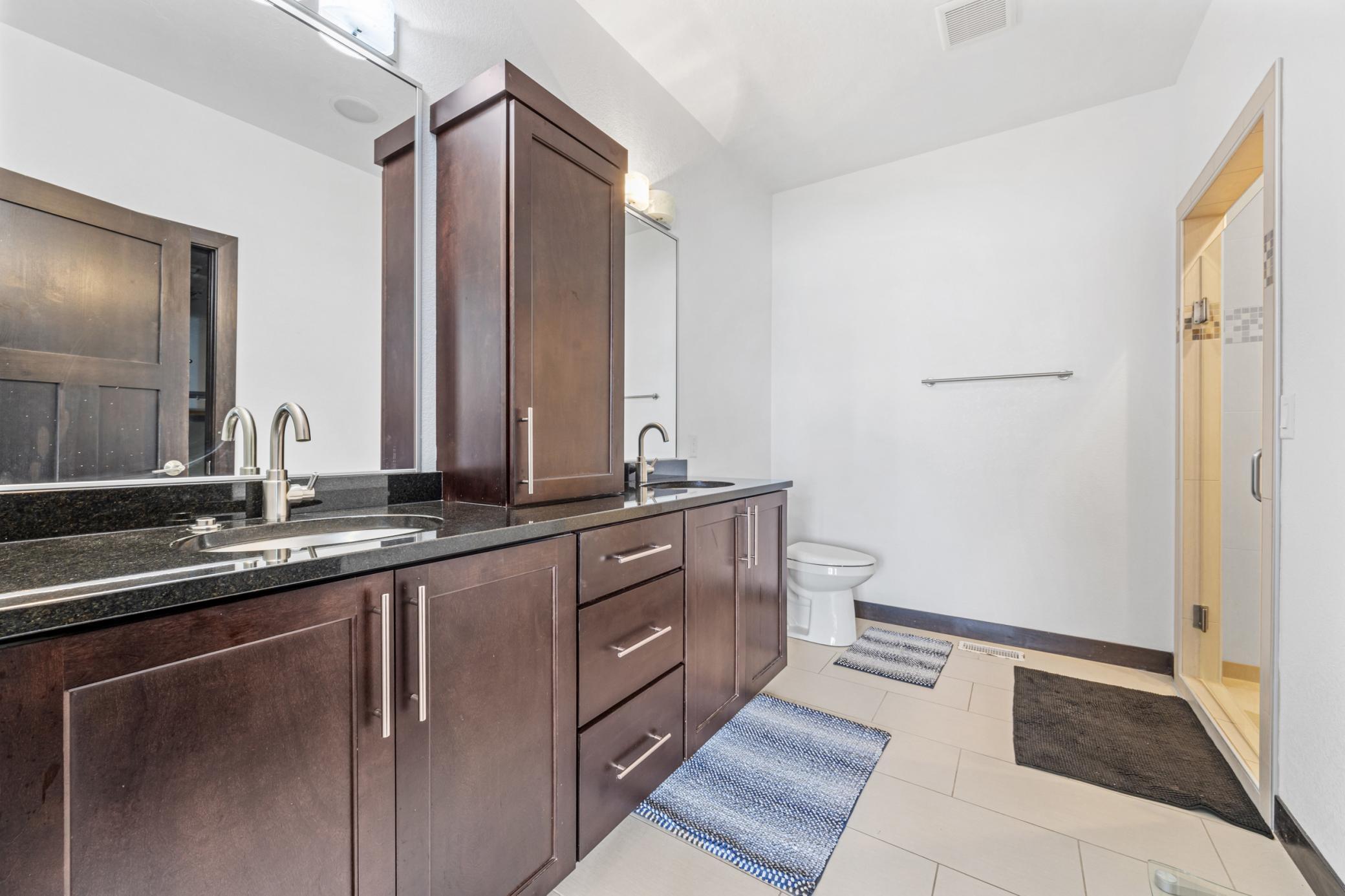 Master Bathroom w/ Tile Surround Shower