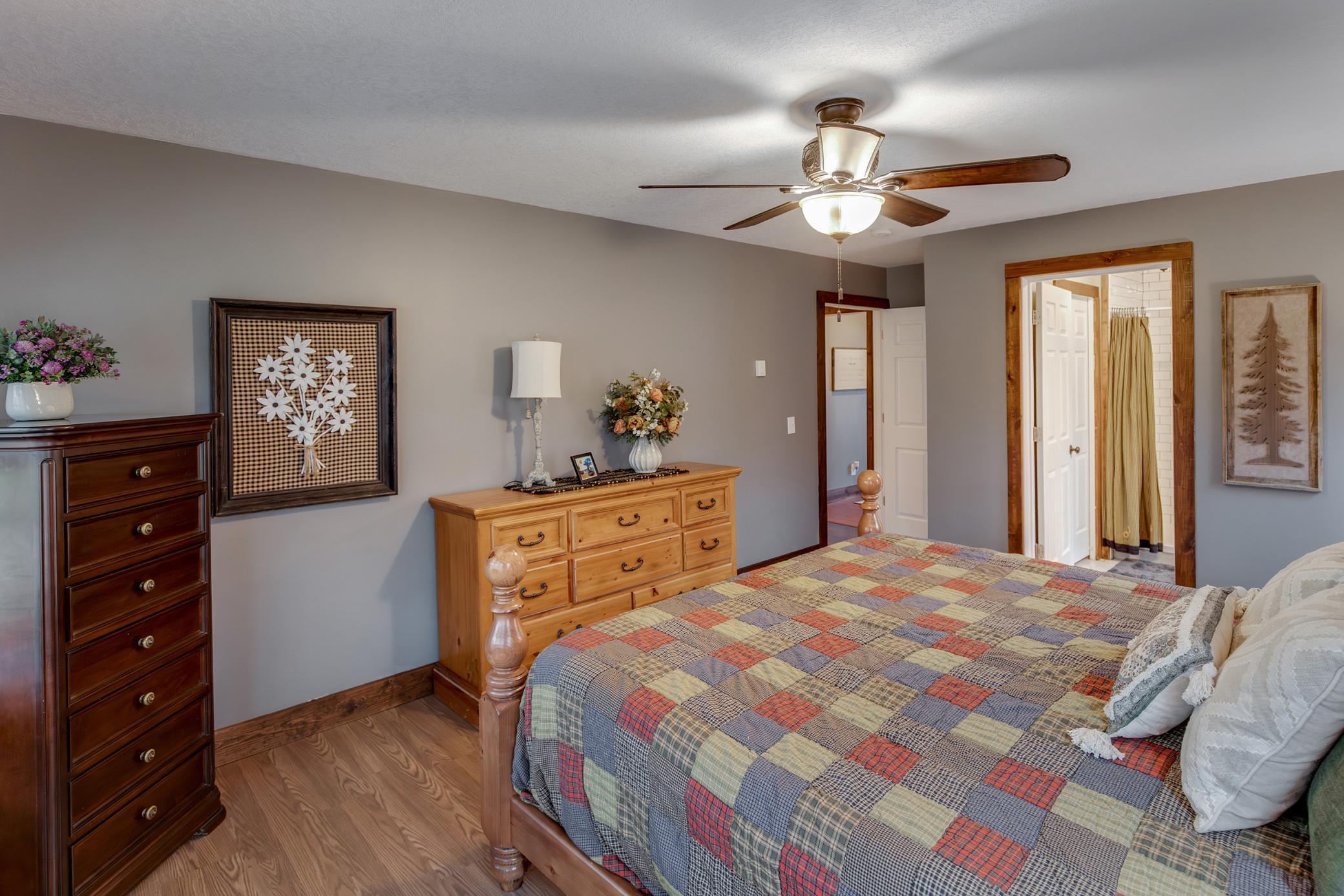 Primary Ensuite - Main Level